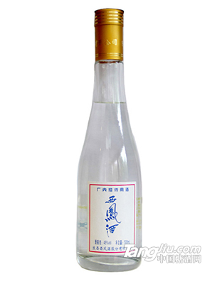 酒廠內(nèi)供酒